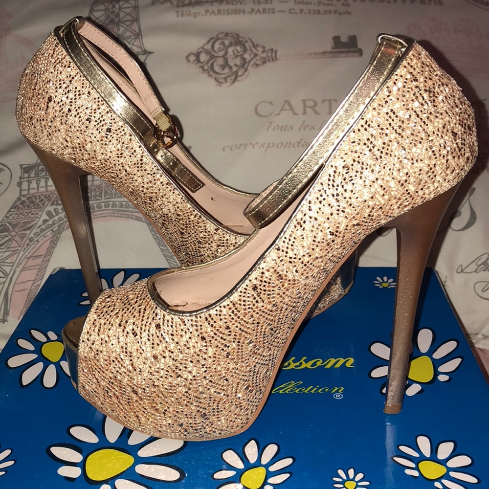 High gold sparkle size 6 heels.